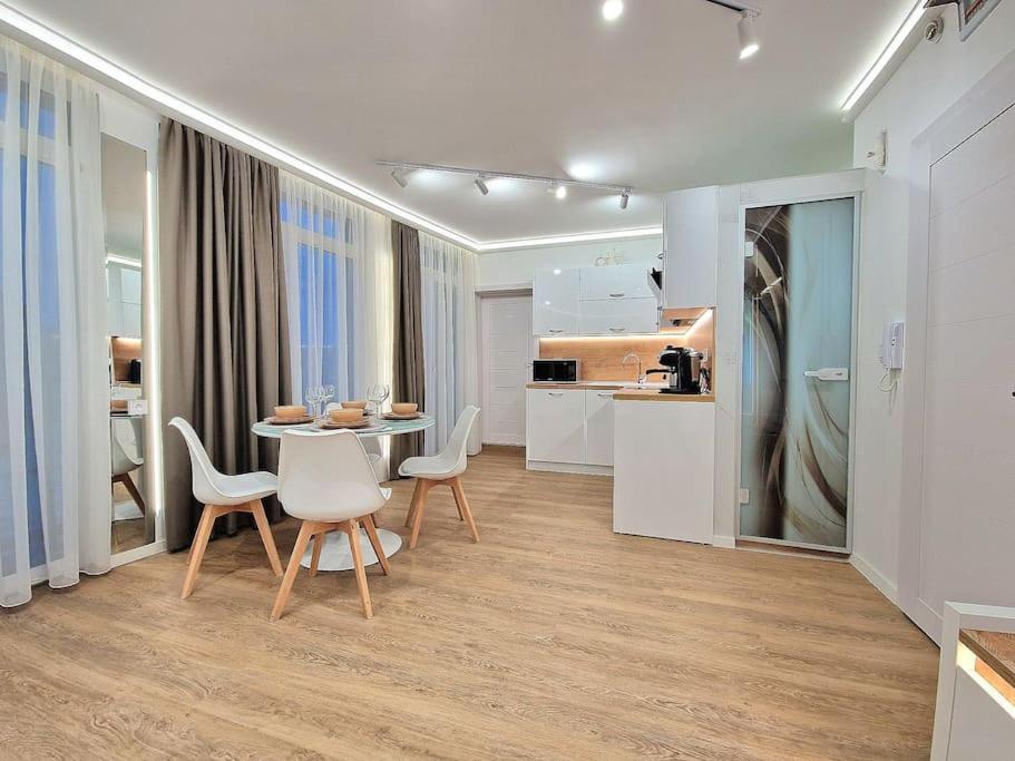 Luxury Apartment. 75 Inches Tv Варна Екстериор снимка