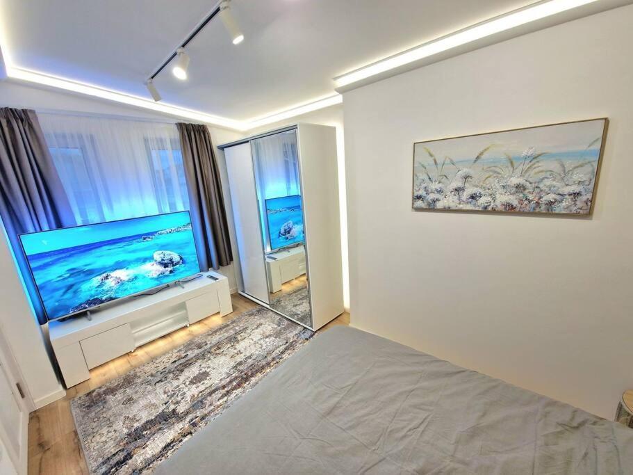 Luxury Apartment. 75 Inches Tv Варна Екстериор снимка