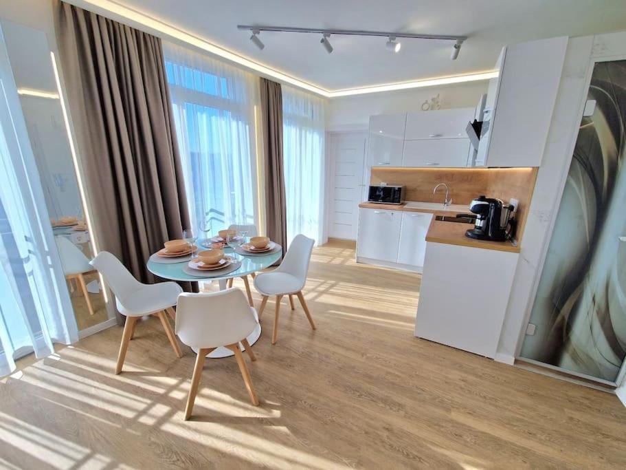 Luxury Apartment. 75 Inches Tv Варна Екстериор снимка