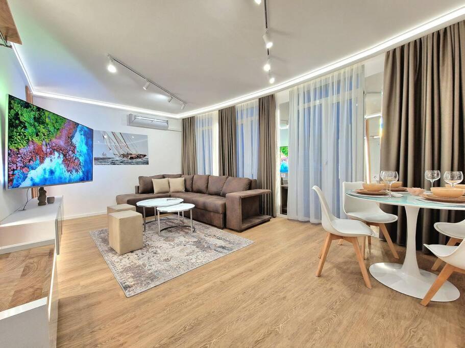 Luxury Apartment. 75 Inches Tv Варна Екстериор снимка