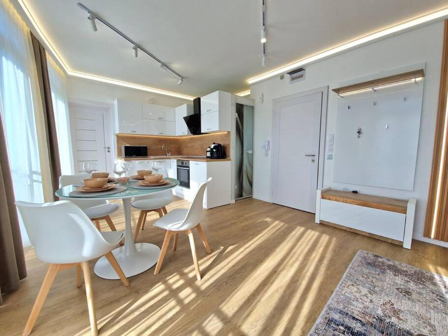 Luxury Apartment. 75 Inches Tv Варна Екстериор снимка
