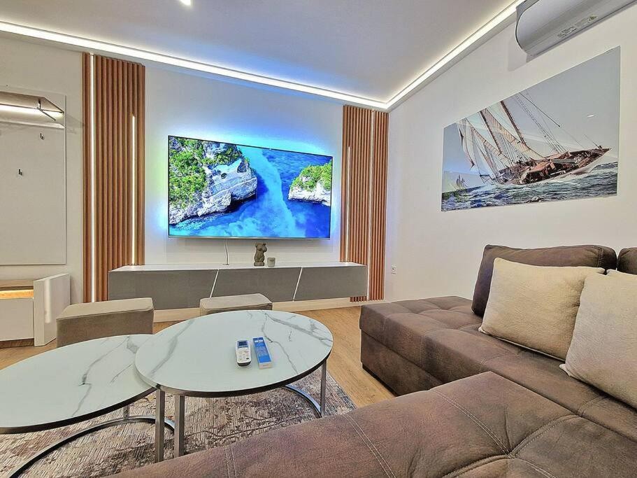 Luxury Apartment. 75 Inches Tv Варна Екстериор снимка