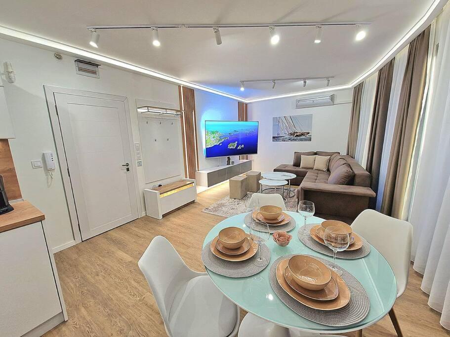 Luxury Apartment. 75 Inches Tv Варна Екстериор снимка