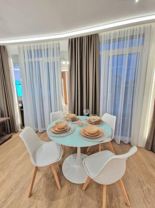 Luxury Apartment. 75 Inches Tv Варна Екстериор снимка