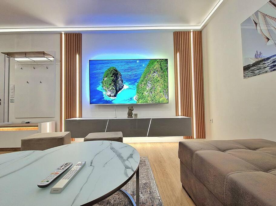 Luxury Apartment. 75 Inches Tv Варна Екстериор снимка