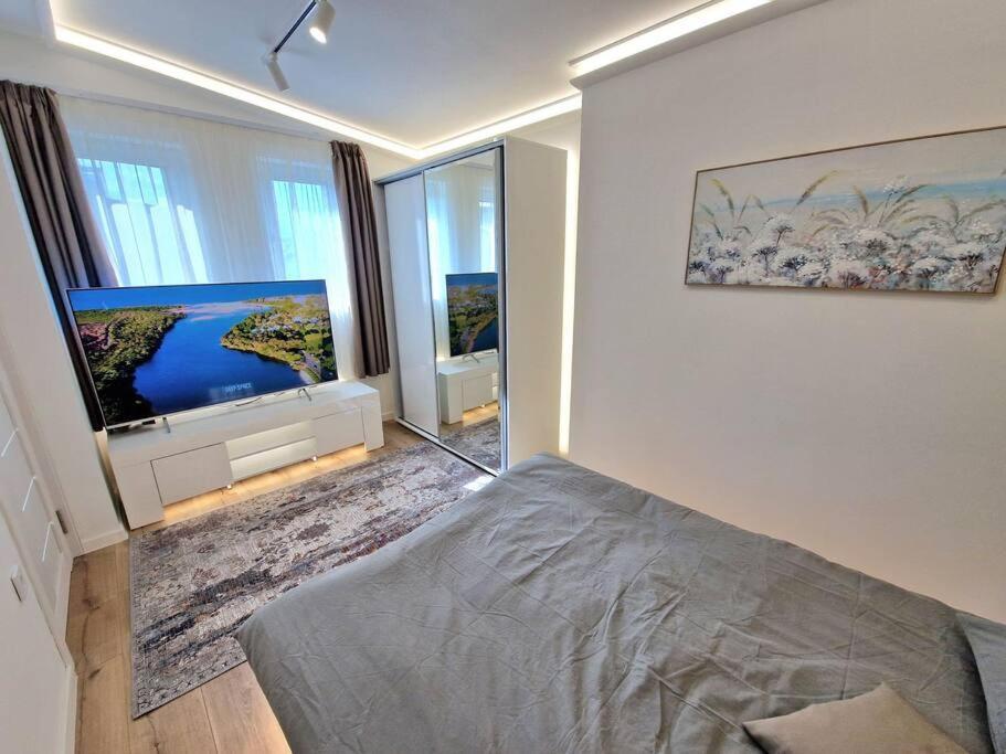 Luxury Apartment. 75 Inches Tv Варна Екстериор снимка