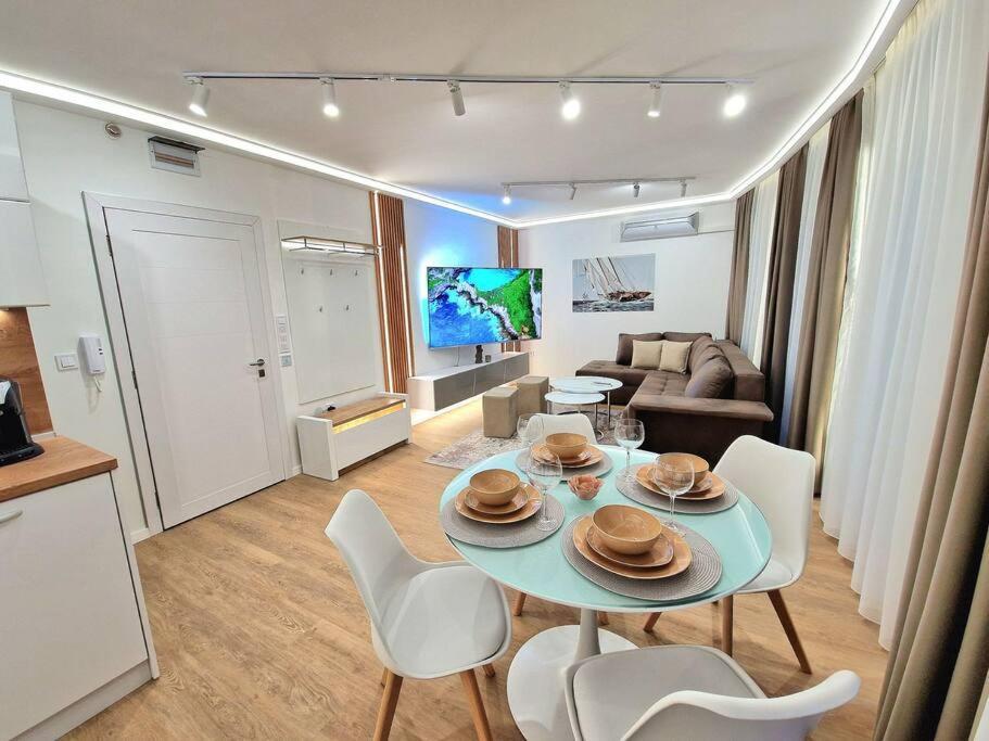 Luxury Apartment. 75 Inches Tv Варна Екстериор снимка
