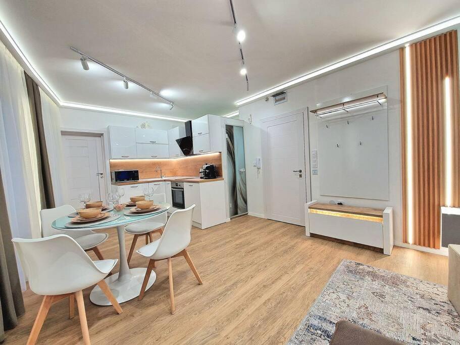 Luxury Apartment. 75 Inches Tv Варна Екстериор снимка